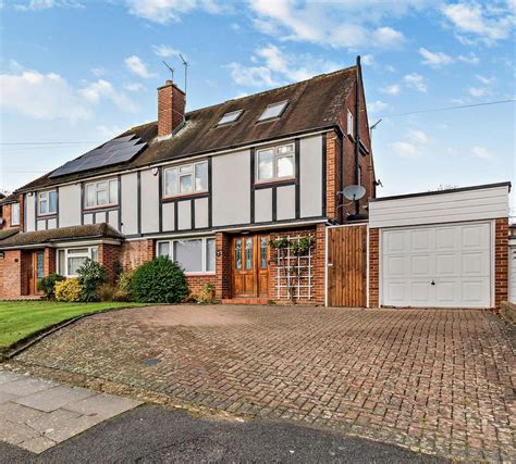 Marsworth Avenue Pinner Ha5 4 Bed Semi Detached House For Sale £925 000