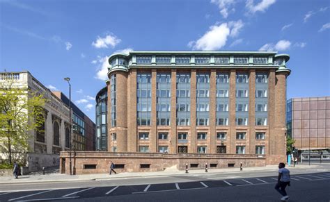 Bracken House Office Building / John Robertson Architects | ArchDaily