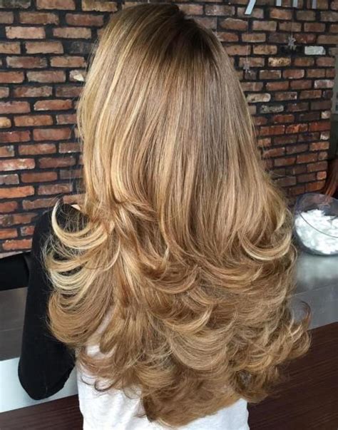 Coiffure Longue Bouclee Au Brushing Long Hair Cuts Haircuts For Long