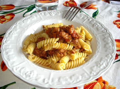 fusilli al ragù di bolognese e funghi