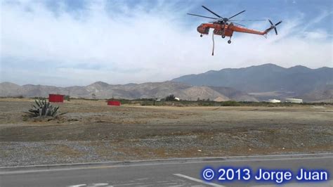 Skycrane firefighting helicopters battle California Fires - YouTube