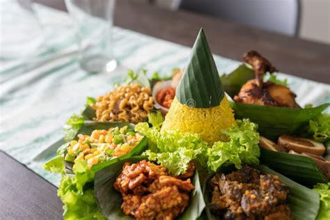 Nasi Tumpeng Nusantara Java Traditional Food The Elaborate Indonesian