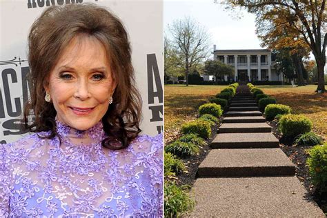 Loretta Lynn Died at Her Beloved Tennessee Ranch: All About Her Famous Home and How to Visit