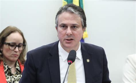 Camilo Santana anuncia programa Pé de Meia para universitários em 2025