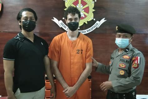 Polisi Tangkap Wna Brazil Bawa Ganja Dari Thailand Antara News Jawa Timur