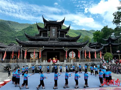 龙山县土王宫里大狂欢 舍巴日里舞吉祥 区县动态 湖南在线 华声在线