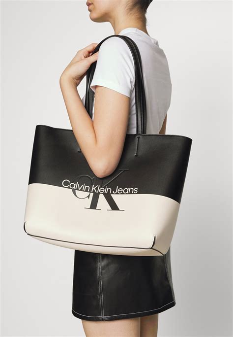 Calvin Klein Jeans Sculpted Shopper Hero Veľká Kabelka Black White čierna Zalando Sk