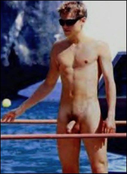 Leonardo Dicaprio Flashing Bare Ass Naked Male Celebrities