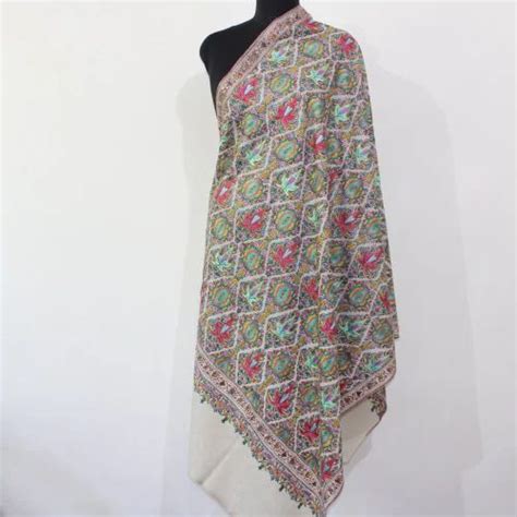 BATIN White Pure Pashmina Jamawar Shawl With Sozni Hand Embroidery At