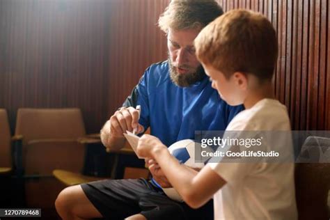 Autograph Fans Photos And Premium High Res Pictures Getty Images