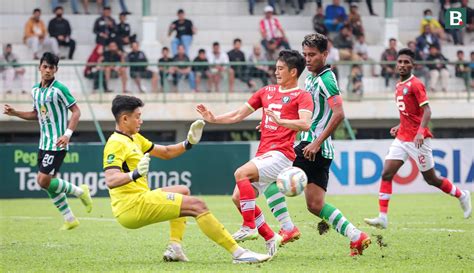 Foto Aksi Sengit Saat Bekasi City Menjamu Deltras Fc Di Babak Besar