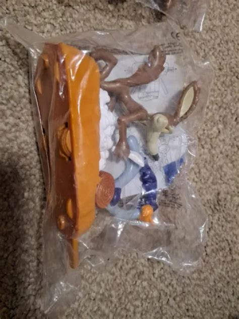 Mcdonalds Happy Meal Toy Looney Tunes Wile E Coyote Roadrunner