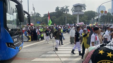 Foto Lalu Lintas Sekitar Monas Tetap Lancar Meski Ada Munajat