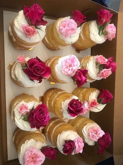 Mini Naked Cakes for Wedding Dessert Bar