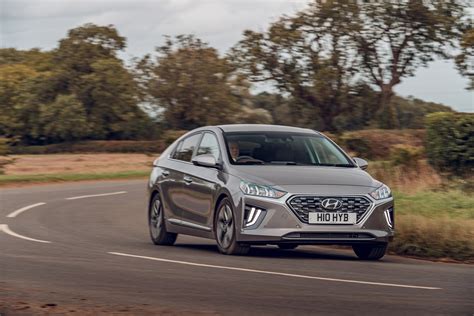 Hyundai Ioniq Hybrid review | DrivingElectric