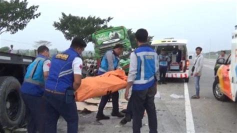 2 Tewas Dan Puluhan Penumpang Luka Saat Bus Rombongan Guru Tabrak Truk