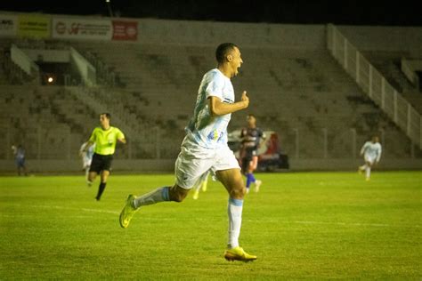 Salatiel Comemora Primeiro Gol Pelo Londrina E Ganha Elogios