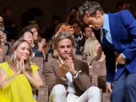 ‘don’t Worry Darling’ Vídeo Viral Provoca Rumores De Que Harry Styles “le Escupió” A Chris Pine