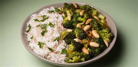 Broccoli Saltati In Padella Con Salsa Di Soia Arachidi E Limone