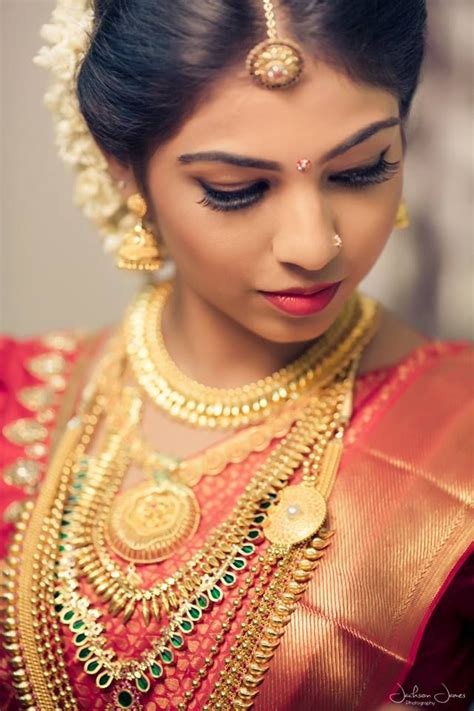 10 Malayali Brides Who Easily Carried All The Gold Malayali Bride