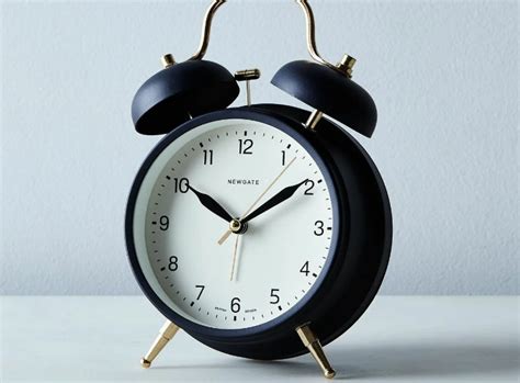 How To Set Analog Alarm Clock: A Detailed Step-by-step Guide