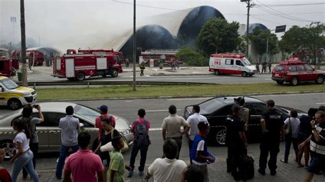 Fotos Inc Ndio De Grandes Propor Es Atinge Memorial Da Am Rica Latina