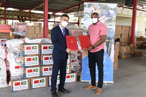 Chinese Embassy Donated Flood Relief To The Civil Defence Commission Of