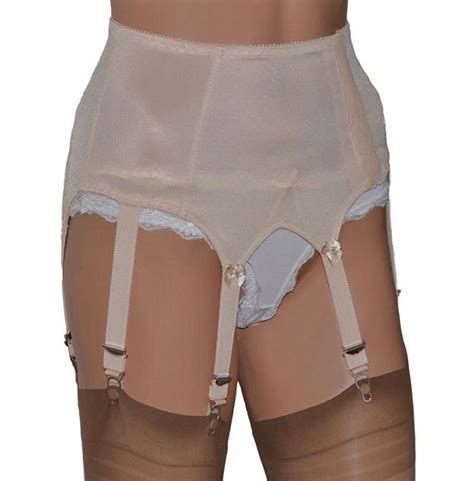 Traditional Vintage Style 6 Strap Suspender Belt With Side Fastening