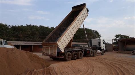 Descarregando Areia Ca Amba Carreta Caminh O Ca Amba Areia Demorar