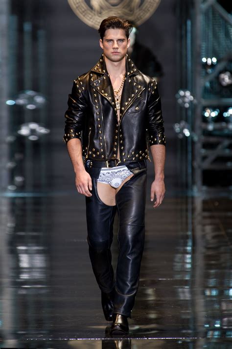 Versace Mens Wear Autumn Winter 14 15 Fashion Show Versacelive