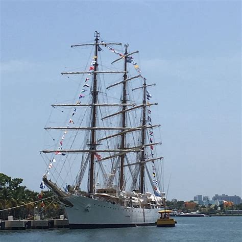 Fragata Libertad En El Puerto De Miami Fragatalibertad Argentina