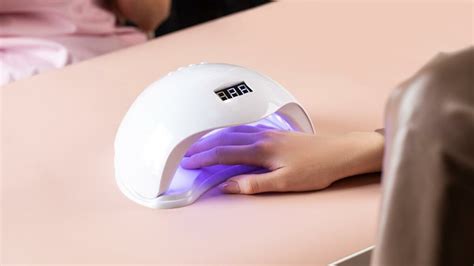 Quelles sont les meilleures lampes à UV pour le vernis semi permanent