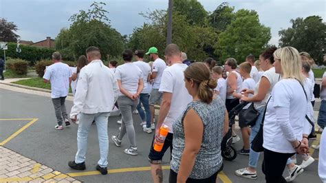 Nord 300 Personnes à La Marche Blanche à Seclin Pour Ruby Fillette