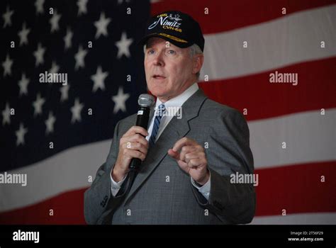 Ray Mabus Secnav USS Nimitz CVN 68 Stock Photo Alamy