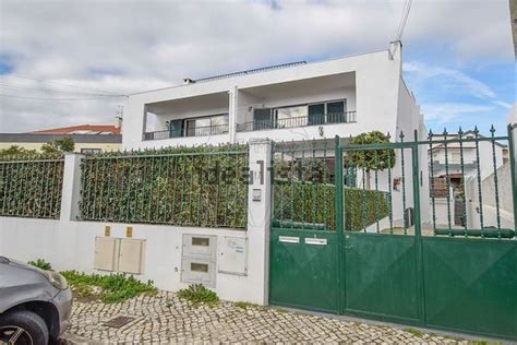 Apartamento T2 à venda na rua Marquês Sá da Bandeira Centro de Queijas