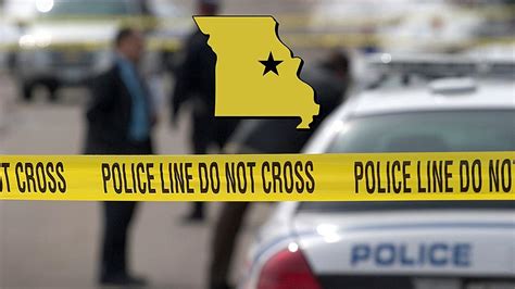 2 Missouri Police Officers Shot 1 Killed Suspect At Large