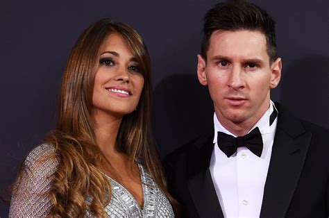 Lionel Messi Se Casó Dos Veces Con Antonela Y El Fc Barcelona La Opinión