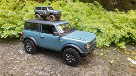 124 Ford Bronco By Maisto And 164 Ford Bronco By Hot Wheels Rdiecast