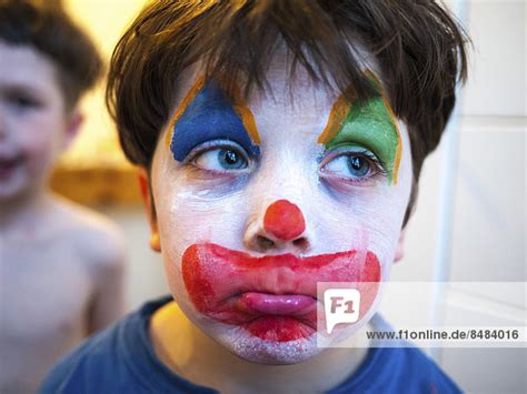 Kind Geschminkt Als Clown Deutschland