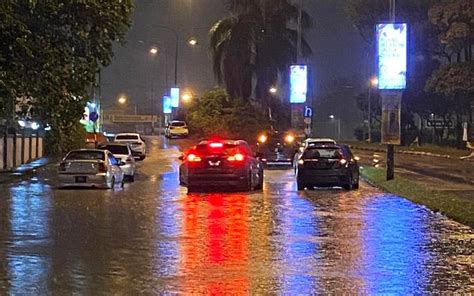 800 Evacuated Following Klang Valley Floods Free Malaysia Today FMT