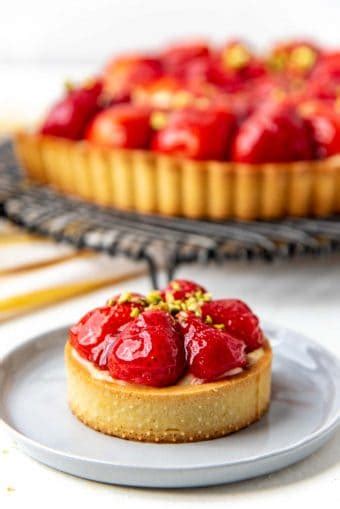 Strawberry Tart With Pastry Cream The Flavor Bender