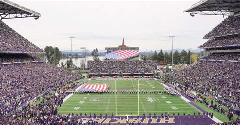 Everyone Squeeze In Huskies Welcome Sellout For Utah Game Sports