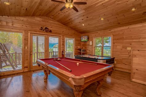 Pigeon Forge Getaway - 2 Bedroom Pigeon Forge Cabin Rental