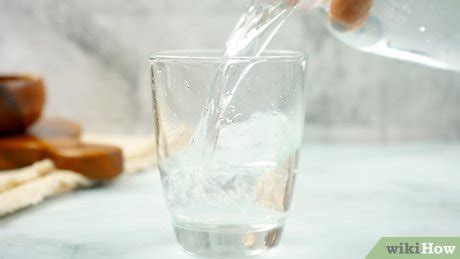 how to moisturize face naturally at home