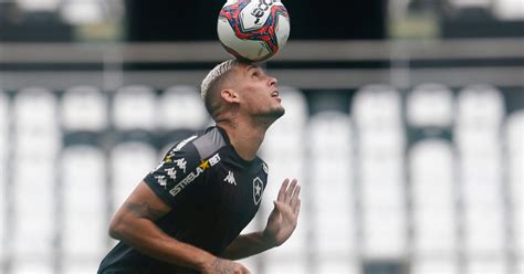 Botafogo Fez Cartada Final Por Rafael Navarro Em V O Atacante Vai