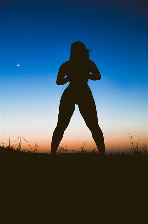 Project Nude Lua E Silueta On Behance