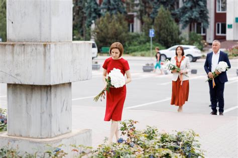 Efa Statului A Depus Flori La Monumentul Lui Tefan Cel Mare I Sf Nt