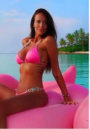 Clara Morgane en nuisette Jade Lagardère en bikini Télé Loisirs