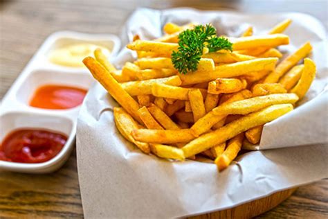 Receita de batata frita sem óleo promete satisfazer quem não pode