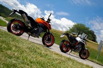 KTM 890 Duke R vs. KTM 790 Duke Vergleich 2020